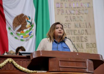 Sin medicinas, pero con relojes de diseñador: el doble discurso de Morena