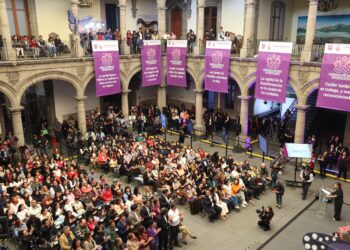 ¡Los Ojos de la Capital!