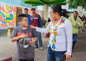 Aleida maquilla servicios como solidaridad