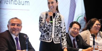 Adán Augusto se defiende entre sombras fiscales y fuego cruzado