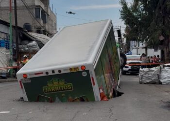 Aumentan socavones en CDMX por red hidráulica colapsada