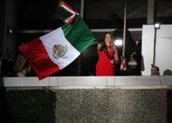 Alessandra Rojo enciende el fervor patrio con mensaje contra la impunidad