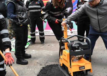 Vecinas y vecinos taparon casi 3 mil baches en un solo fin de semana