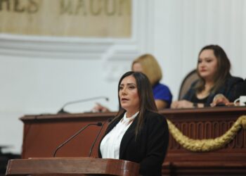 Morena defiende logros sociales y rechaza privatizaciones