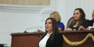 Morena defiende logros sociales y rechaza privatizaciones