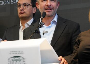 Alcaldías deben recibir beneficios por anuncios en vía pública