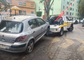 Récord en la Cuauhtémoc ¡57 dueños retiran sus autos por miedo a la grúa!