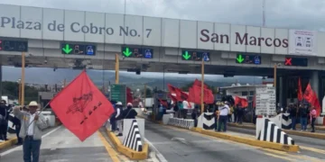 Maestros de la CNTE y del Edomex, bloquean principales vías de acceso a la CDMX