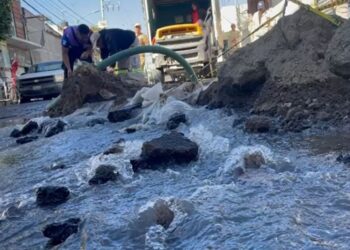 Exigen reparar fugas antes de repavimentar calles