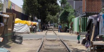 Migrantes tienen 2 años en campamento ubicado en Vallejo; vecinos piden apoyo para reubicarlos