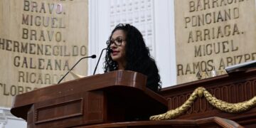 Buscan frenar gasolineras cerca de zonas sensibles; presentan iniciativa en el Congreso