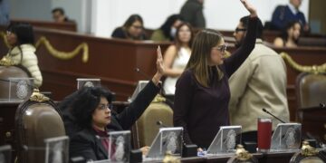 Morena acusa a PAN y PRI de normalizar amenazas extranjeras contra México